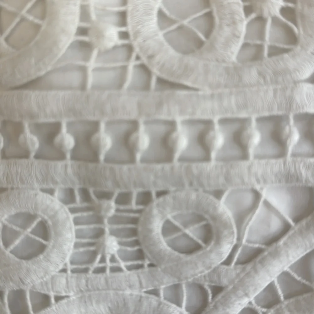 Club Monaco Elegant White/Cream Lace Skirt, Size 8